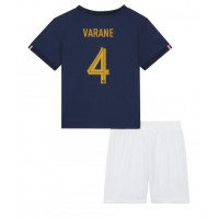 Fotbalové Dres Francie Raphael Varane #4 Dětské Domácí MS 2022 Krátký Rukáv (+ trenýrky)